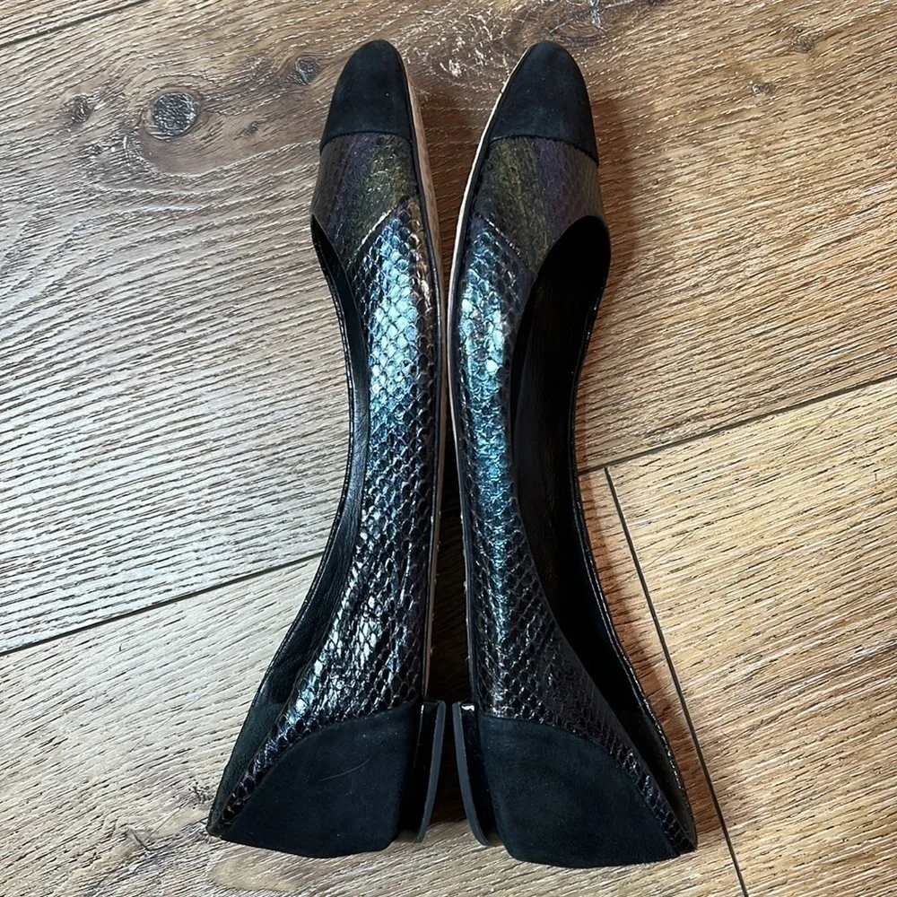 B Brian Atwood Black Suede & Iridescent Snake Print Flats Size 9 1/2 - Picture 3 of 6